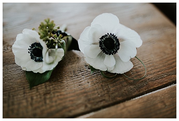 so-life-studios-anemone-boutonnieres