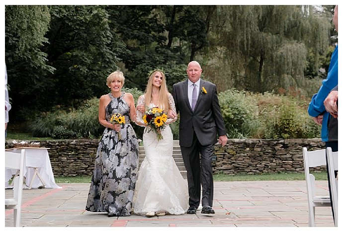 tnk-photography-sunflower-wedding-flowers