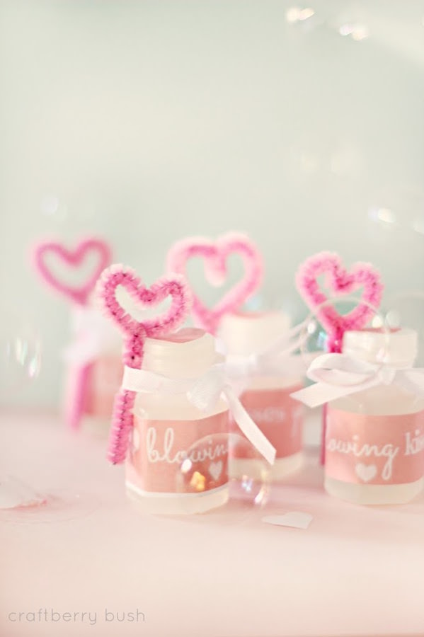 blowing-kisses-diy-bubble-wedding-favor