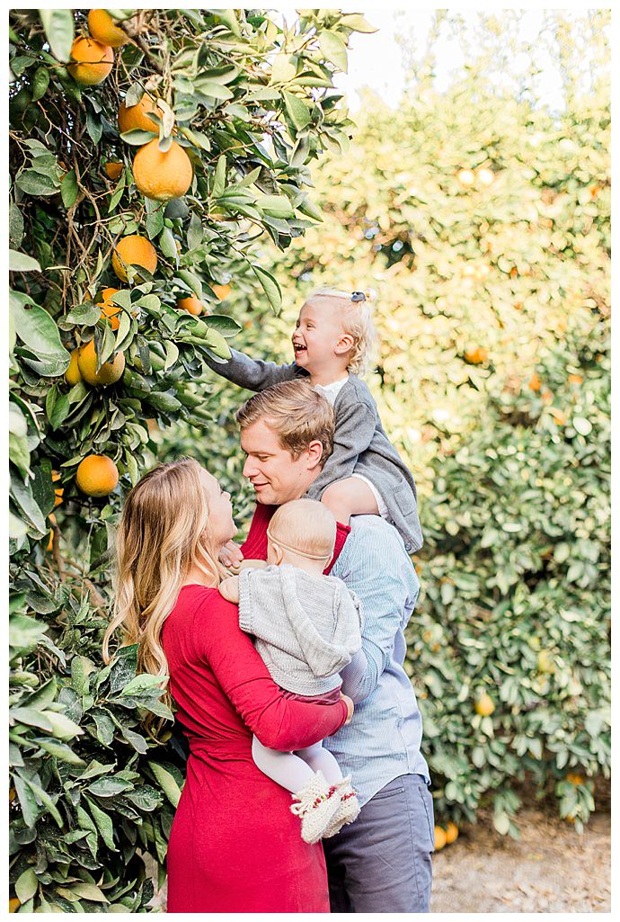 orange-picking-family-pictures-dana-sophia-photography