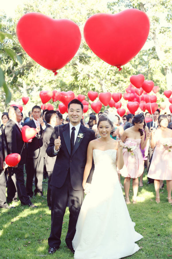 valentines-day-wedding-heart-balloons