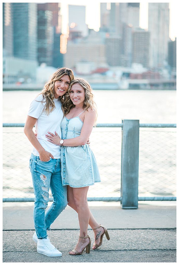 a-sweet-focus-photography-nyc-skyline-engagement