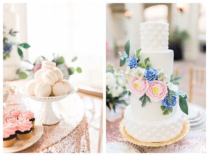 tori-lynn-photography-white-wedding-cake-with-sugar-flowers