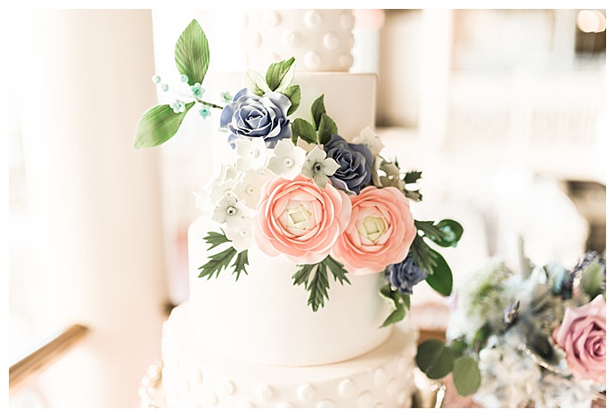 wedding-cake-with-sugar-flowers-tori-lynn-photography