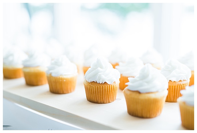 wedding-cupcakes-catherine-ann-photography