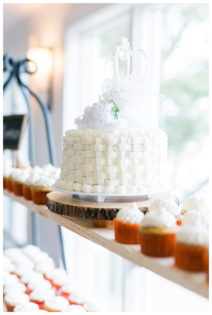 white-one-tier-wedding-cake-catherine-ann-photography