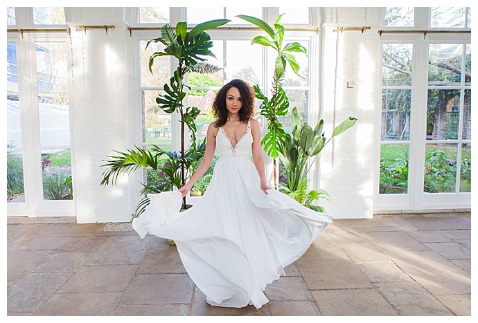 amanda-karen-photography-a-line-wedding-dress-plunging-neckline