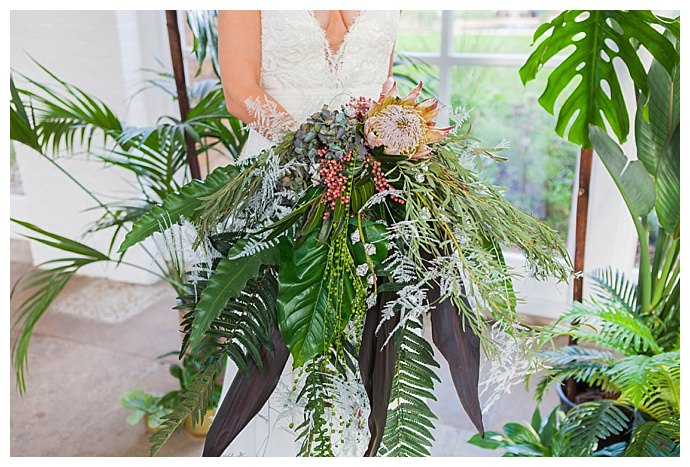 oversized-bridal-bouquet-amanda-karen-photography