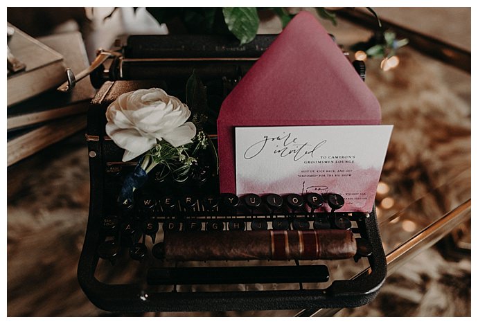 randi-kreckman-photography-vintage-typewriter-wedding-decor