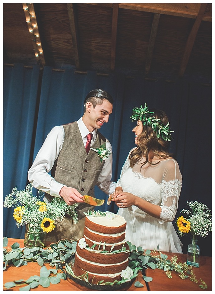 rustic-naked-wedding-cake-alexandria-vail-photography