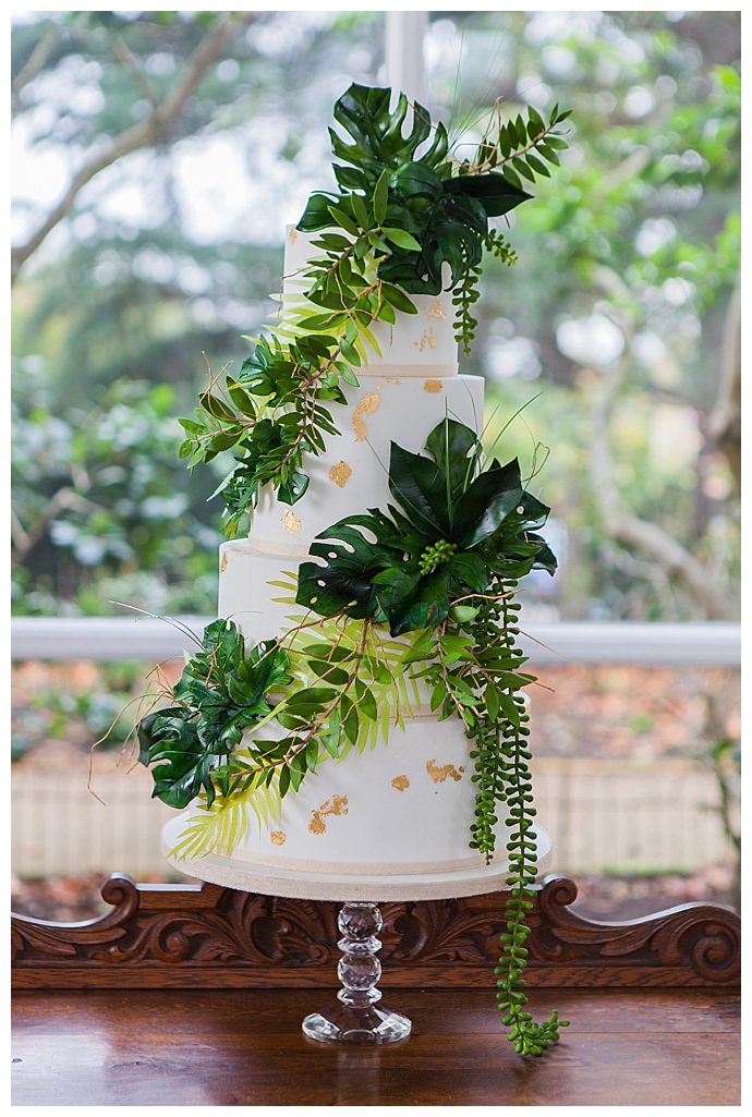 tropical-wedding-cake-amanda-karen-photography