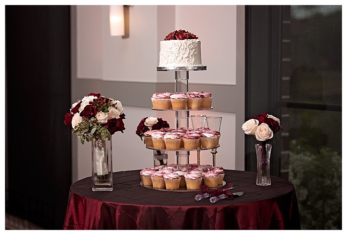 wedding-cupcakes-jamie-reinhart-photography