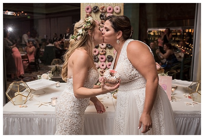 wedding-donuts-instead-of-cake-cat-pennenga-photography