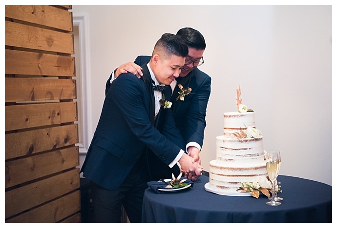 david-and-tania-photography-semi-naked-wedding-cake