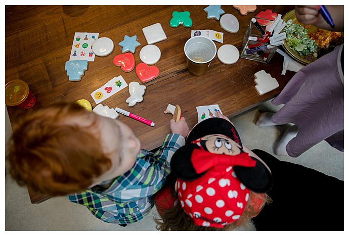 birthday-party-decorating-cookies