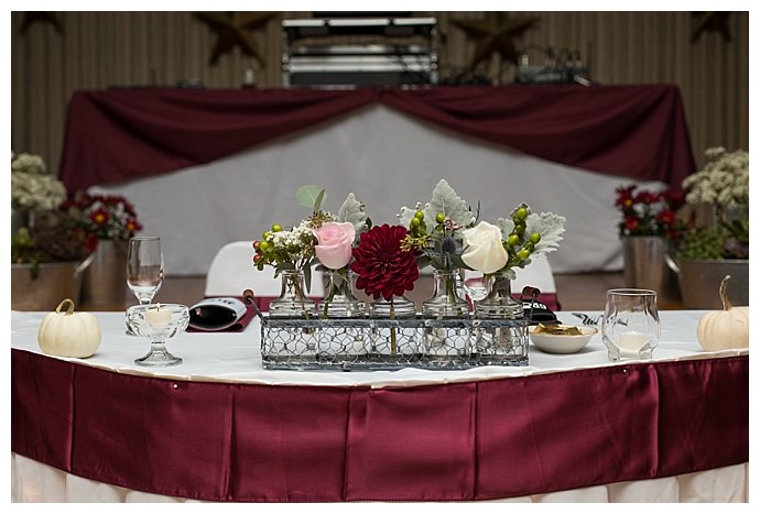 burgundy wedding decor