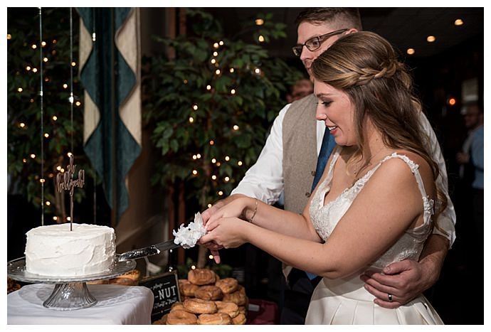 single tier cutting cake