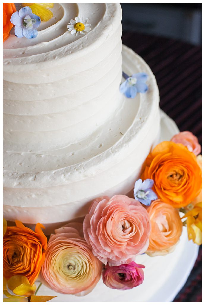 j-wiley-photography-white-wedding-cake-with-fresh-florals