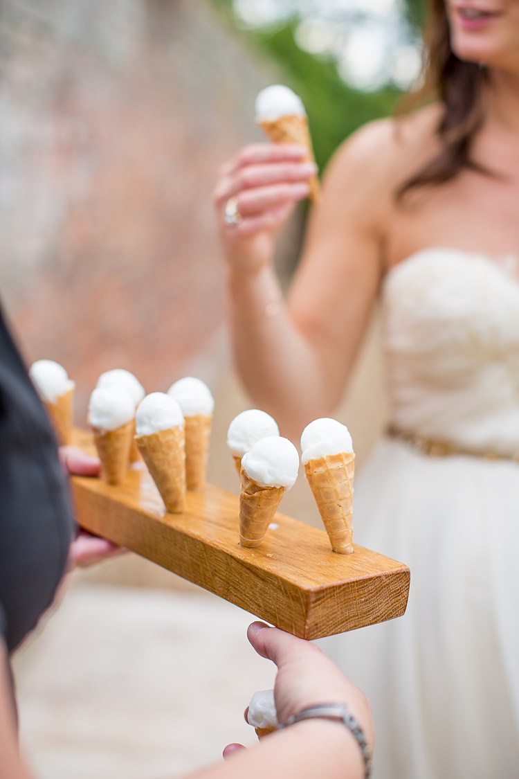 mini-wedding-ice-cream-cones