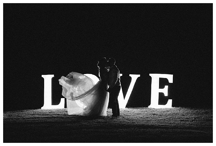 bright-girl-photography-love-light-up-wedding-sign