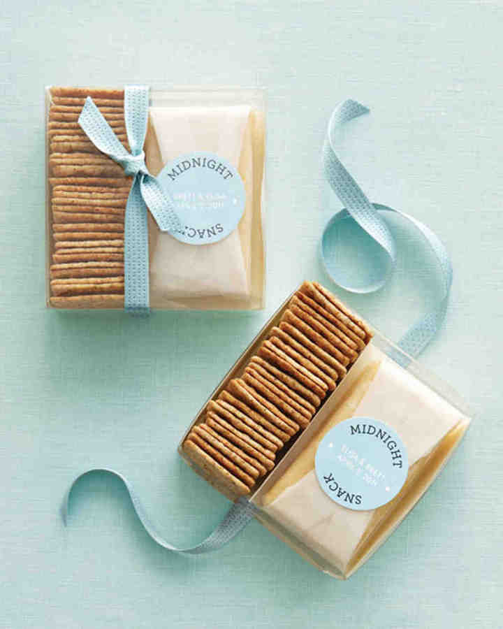 cheese-and-cracker-wedding-favors-diy