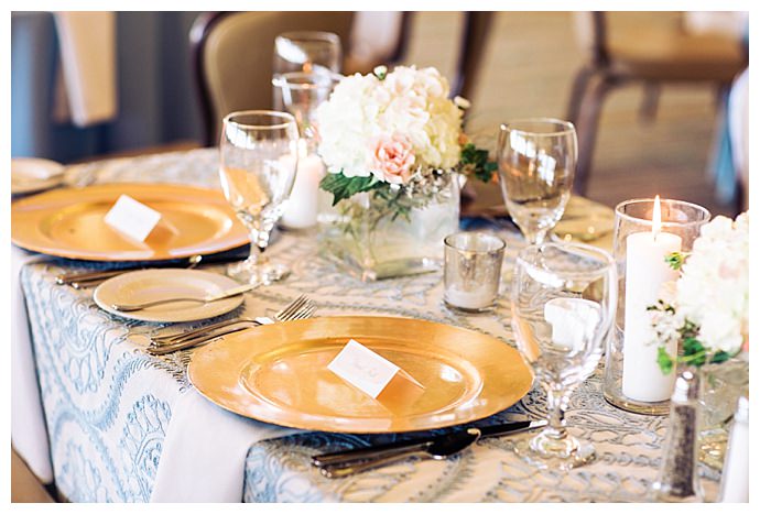 gold-and-dusty-blue-wedding-decor-corina-silva-studios