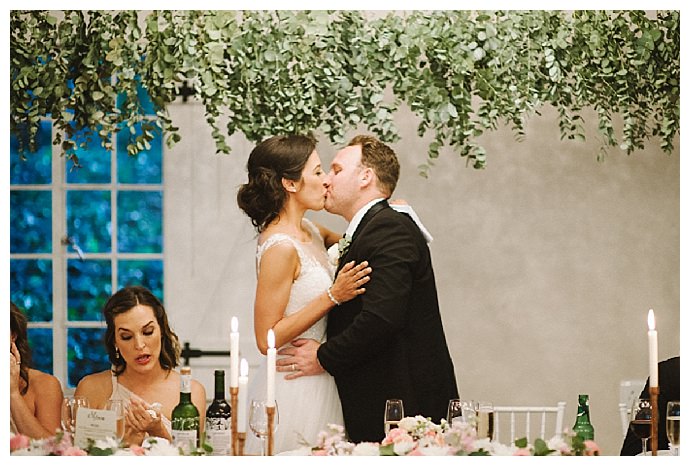 head-table-hanging-greenery-bright-girl-photography