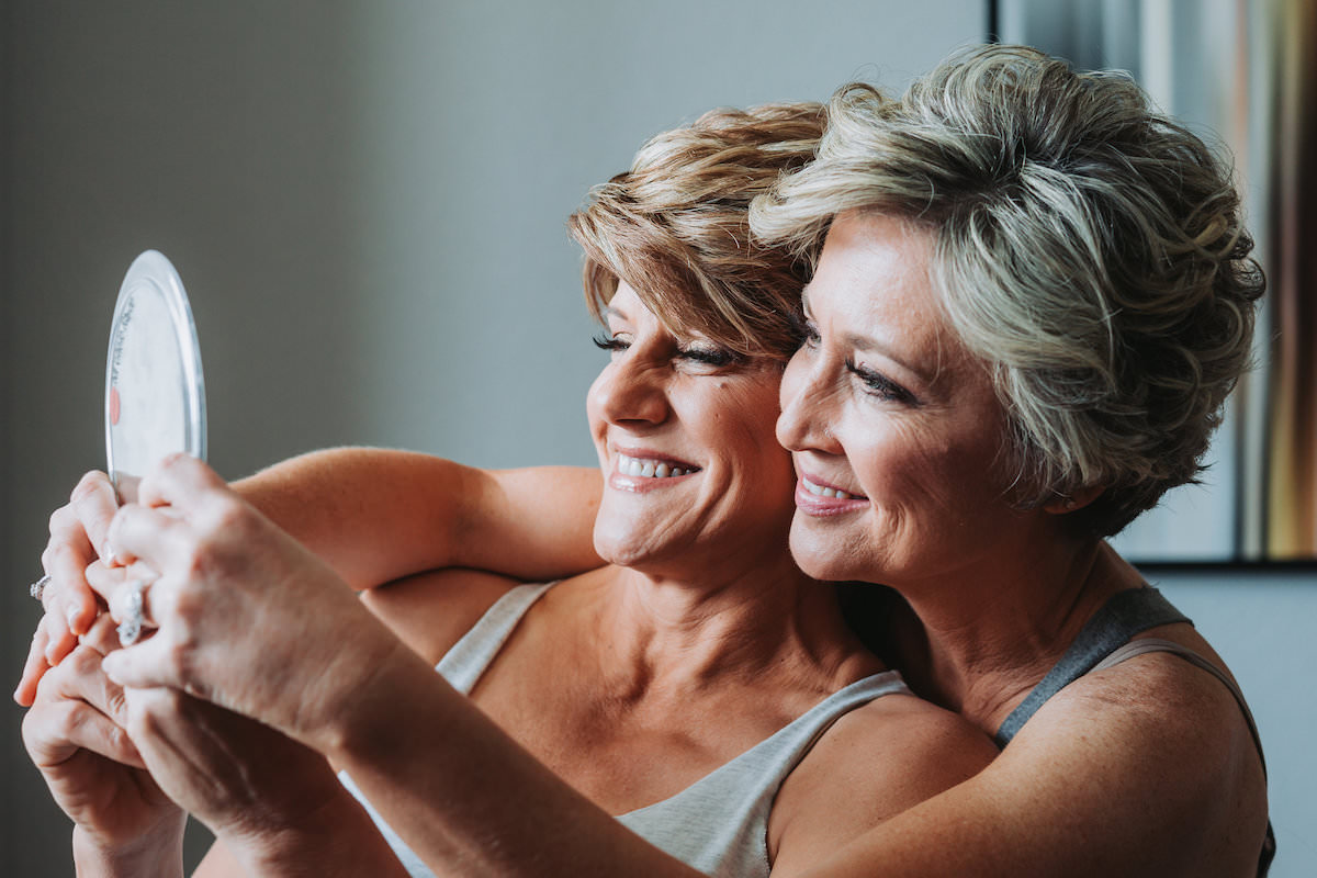 modern-brides-getting-ready-together