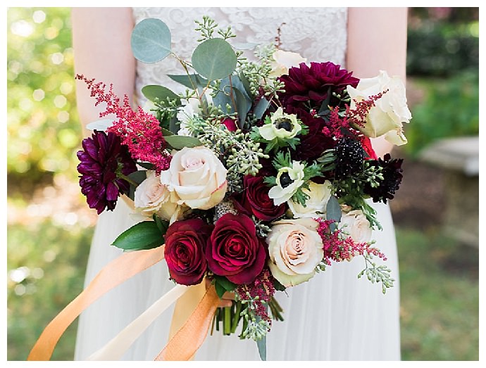 red-rose-wedding-bouquet-lissa-ryan-photography