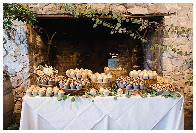 rustic wedding cupcake display