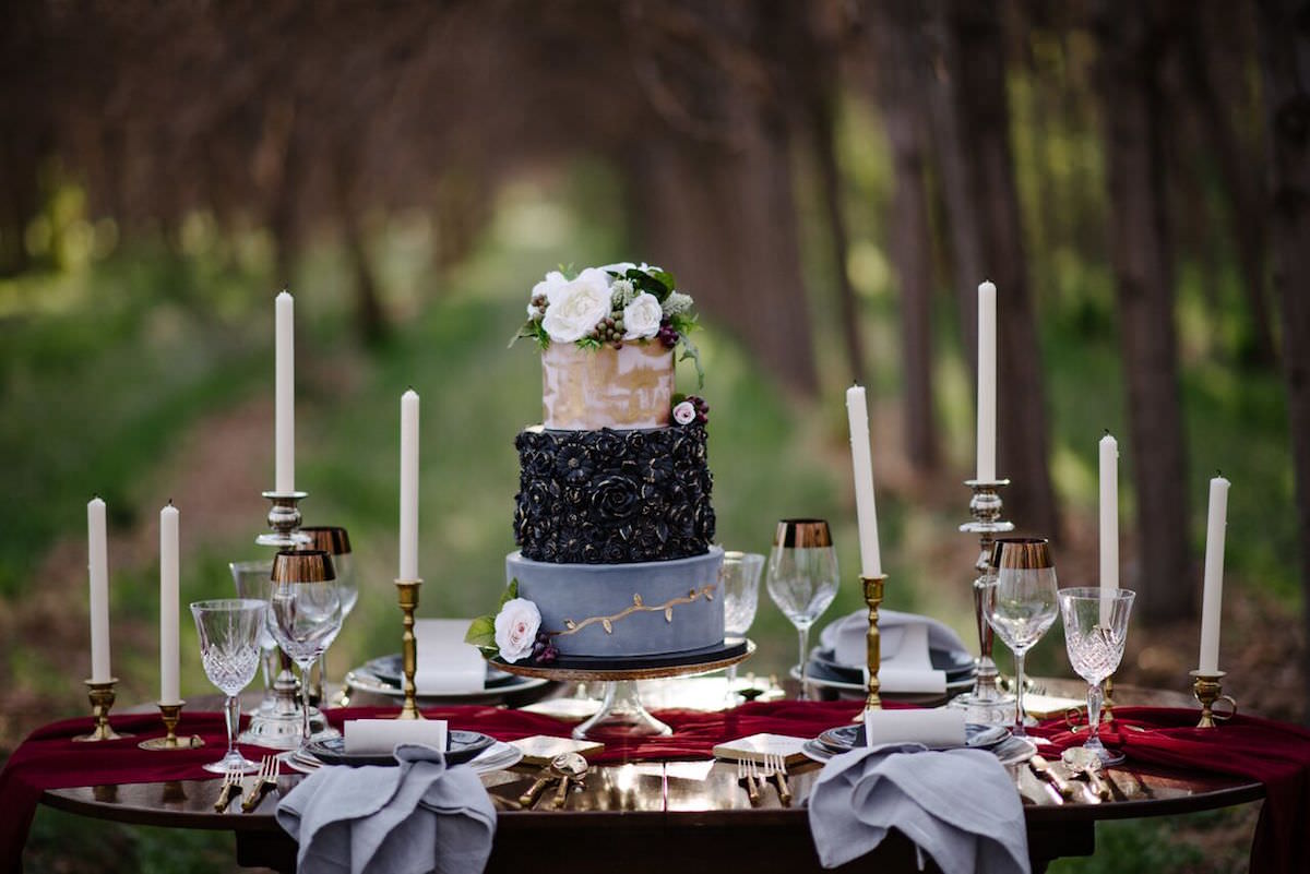moody-fall-wedding-cake-inspiration