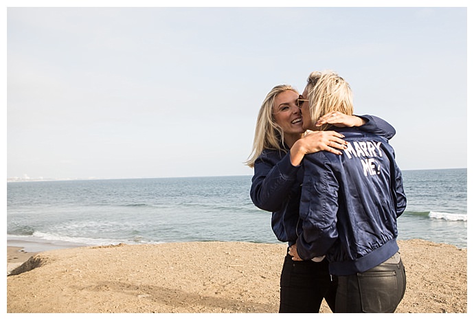 lgbt-beach-proposal-niocl-biesek-photography