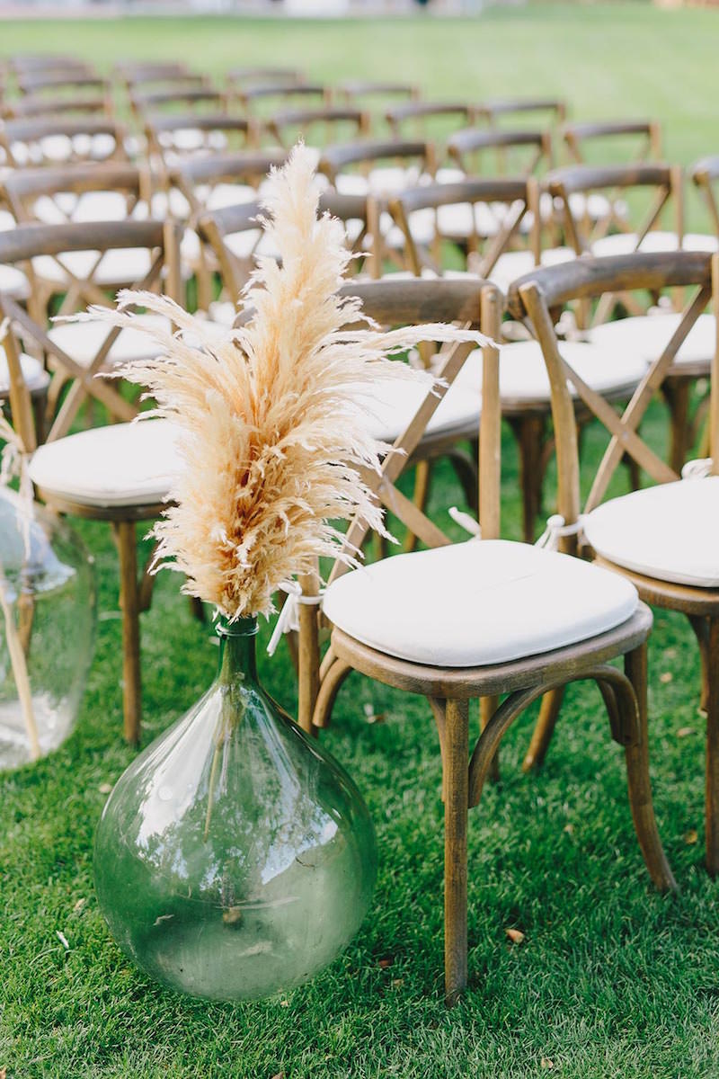 pampas-grass-aisle-decor