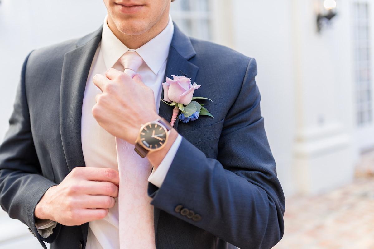 lavender-rose-boutonniere-tori-lynn-photography