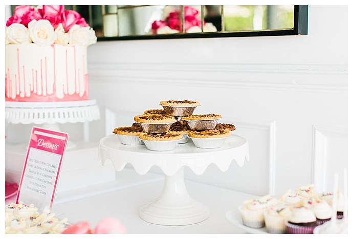 mini-pie-wedding-desserts-lily-tapia-photography