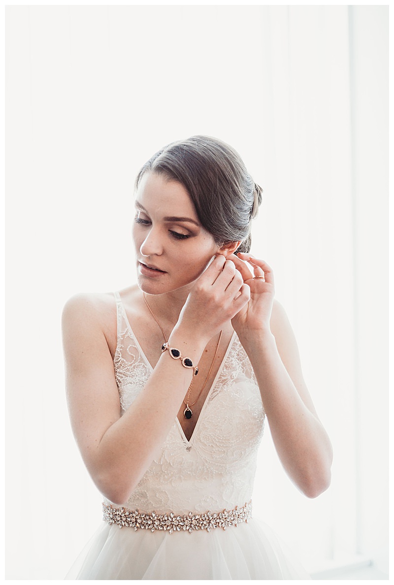 bride-getting-ready-girl-with-tattoos-photography