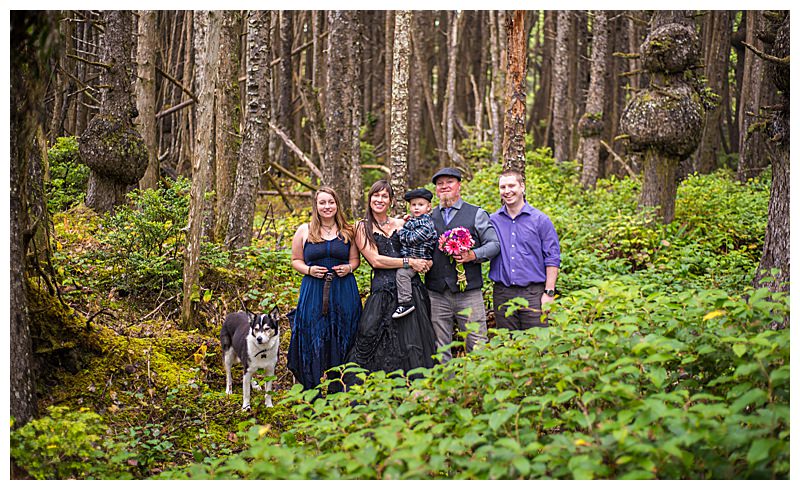 forest-elopement-with-family