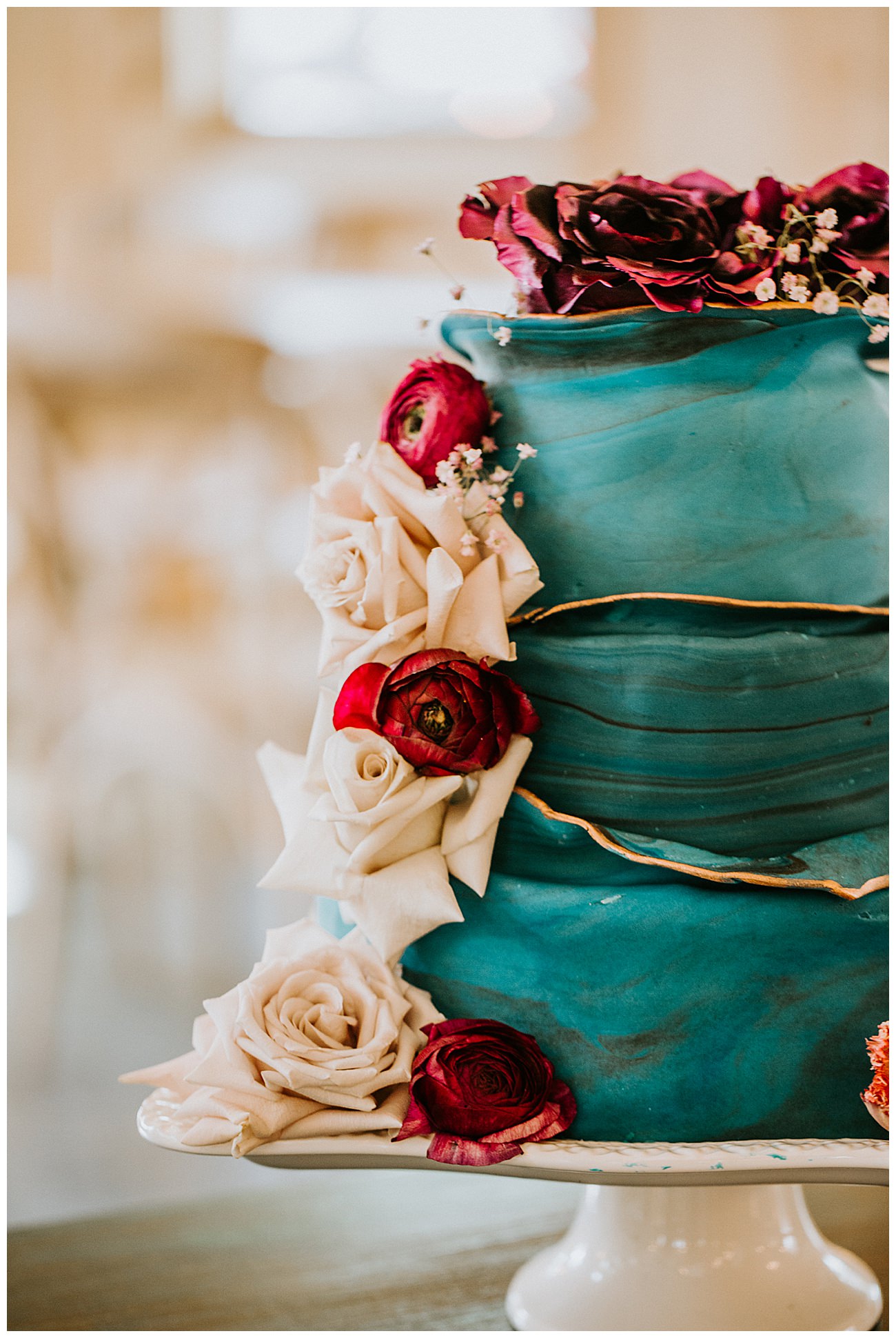 teal-and-gold-wedding-cake