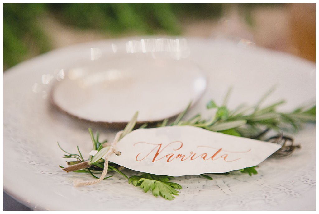 calligraphy-leaf-place-setting