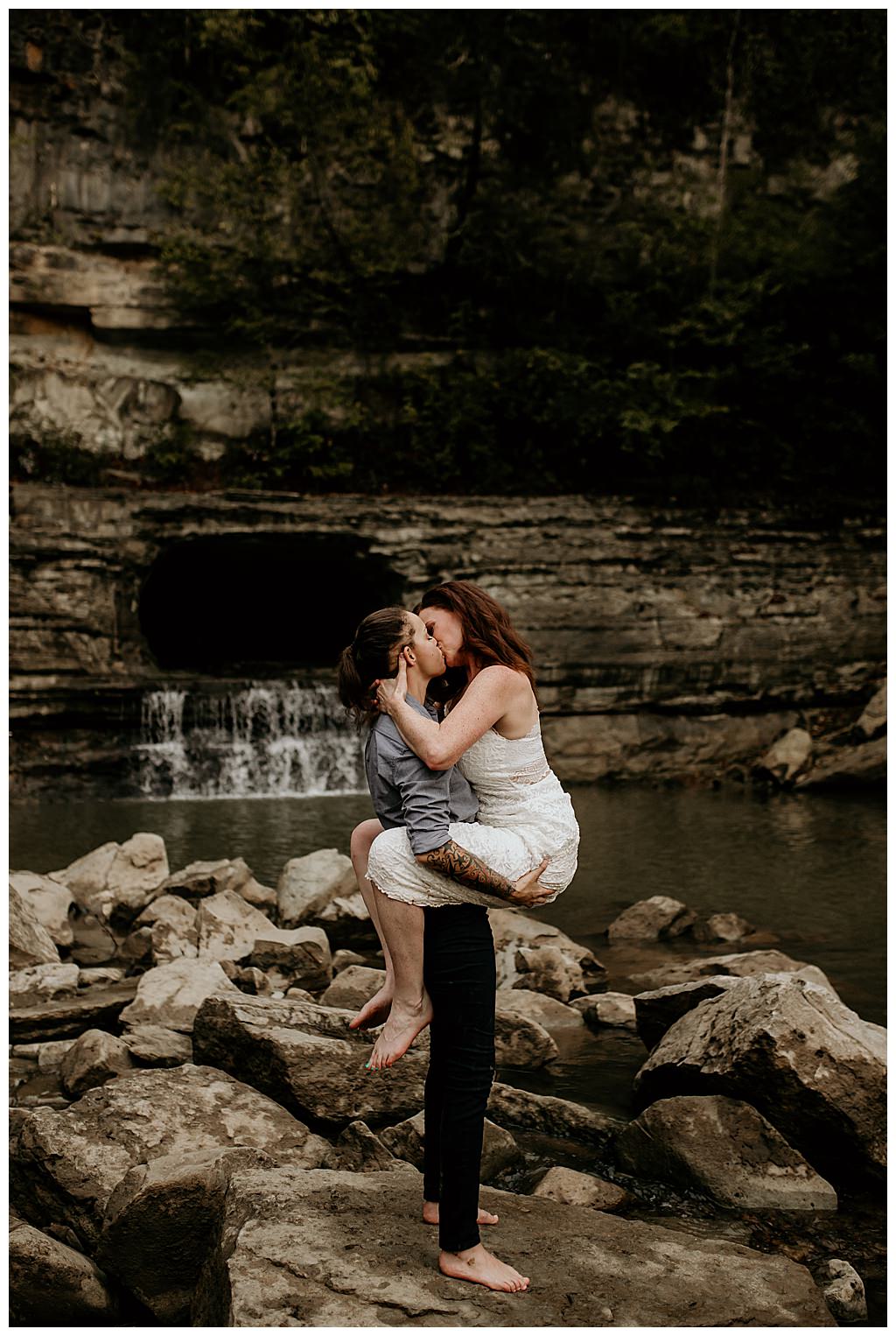 https://loveincmag.com/wp-content/uploads/2019/06/lesbian-engagement-shoot-in-tennessee-14.jpg