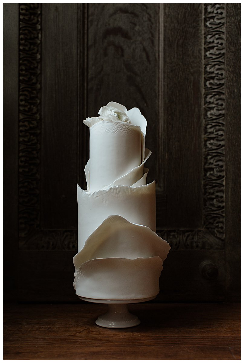 structural-modern-wedding-cake