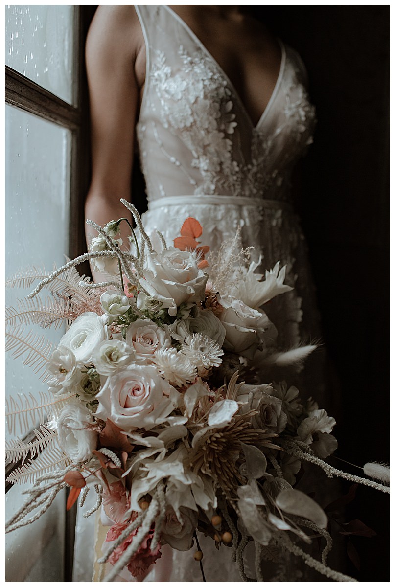 white-and-blush-wedding-bouquet