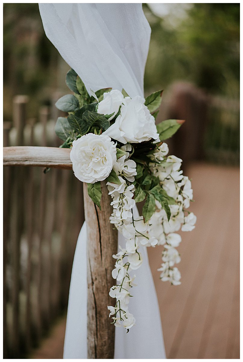 white-flower-ceremony-decor