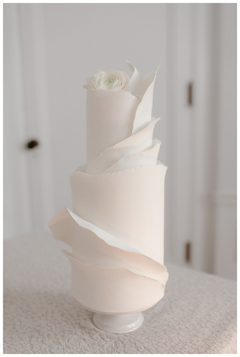 white-structural-wedding-cake