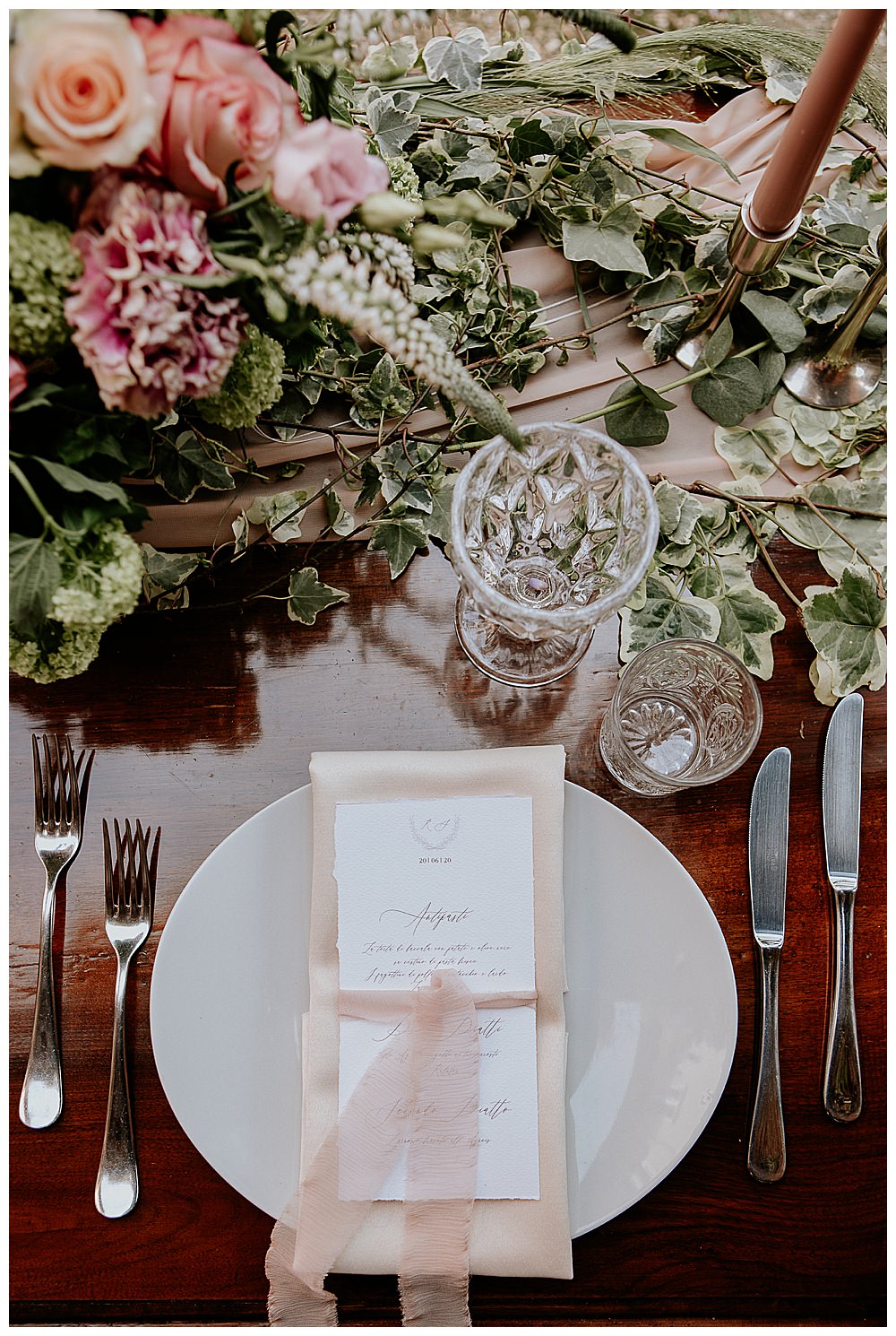 blush-and-dark-wood-wedding-place-settings