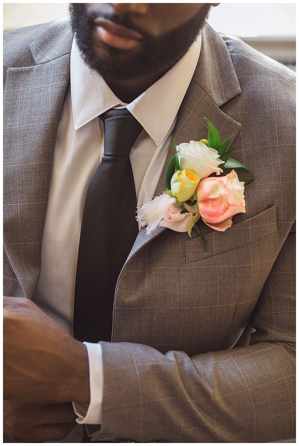 rose-boutonniere-with-gray-suit