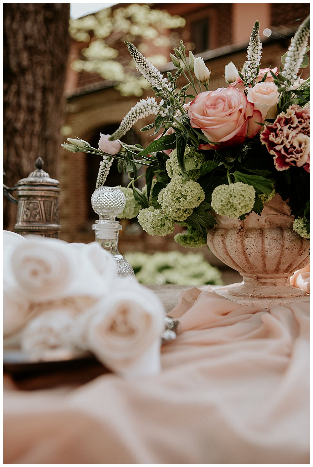 vintage-wedding-welcome-station-1