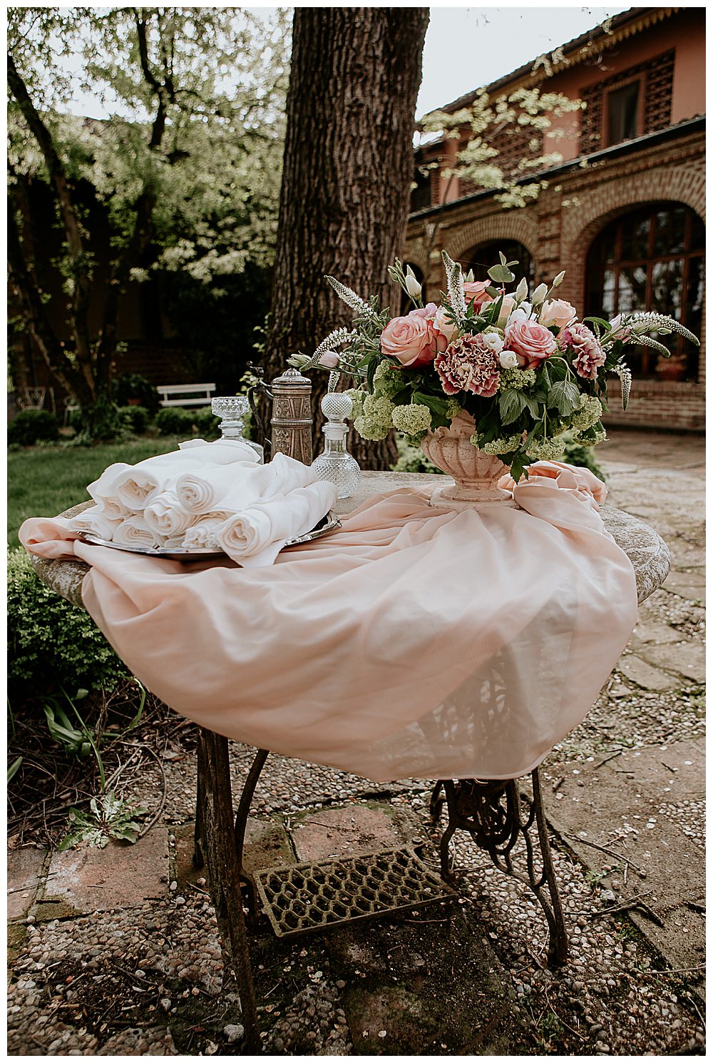 vintage-wedding-welcome-station