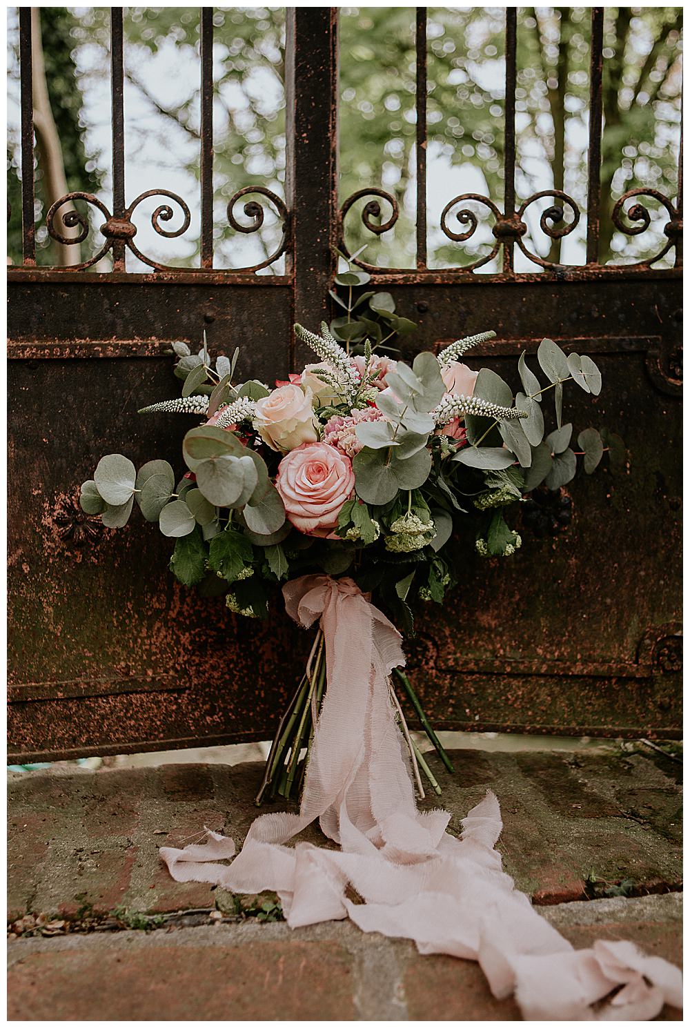 wedding-bouquet-with-eucalyptus-and-roses