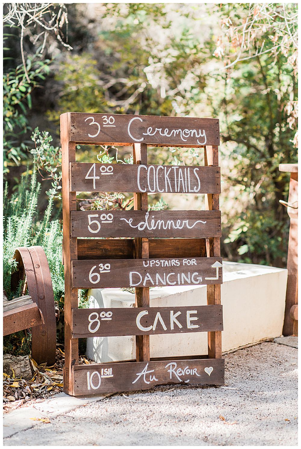 wooden-pallet-wedding-signage